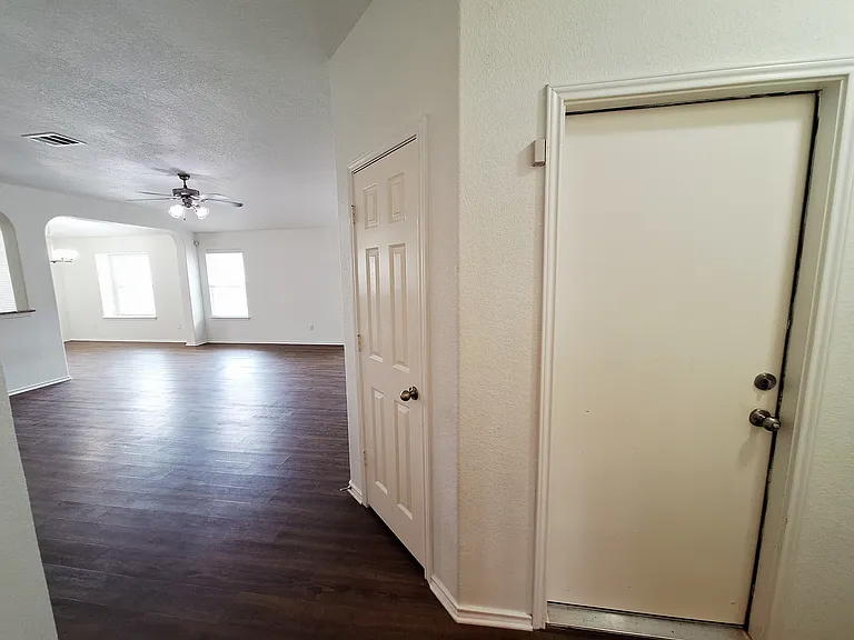325 Comal Run — Photo 4