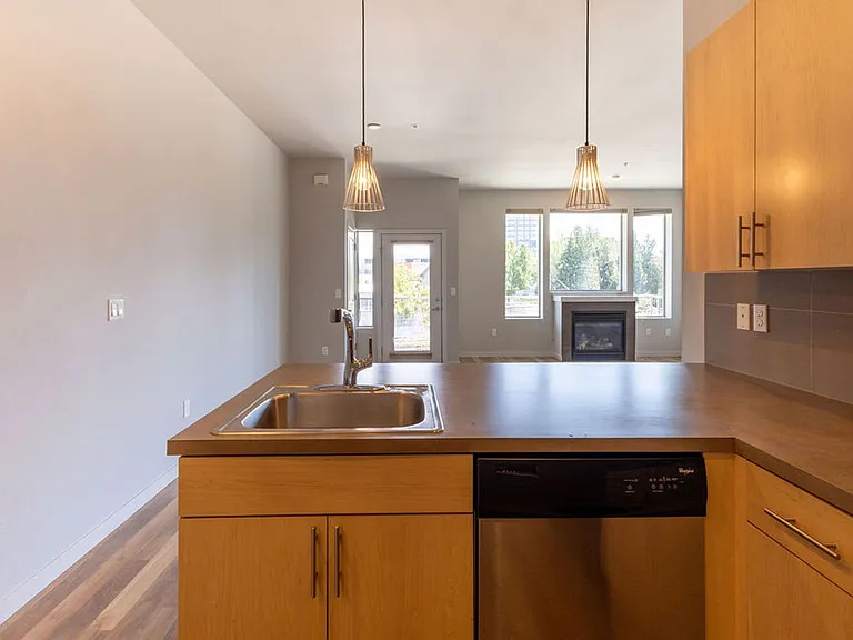 1607 NW Davis St — Photo 28