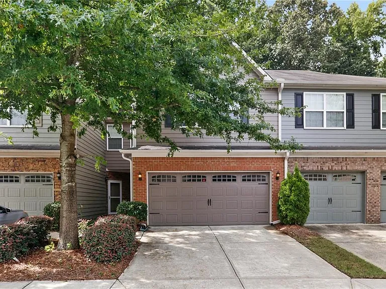 3242 Brockenhurst Dr — Photo 2