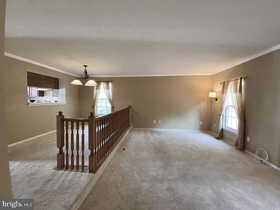 4th image of 916 Glen Falls Ct