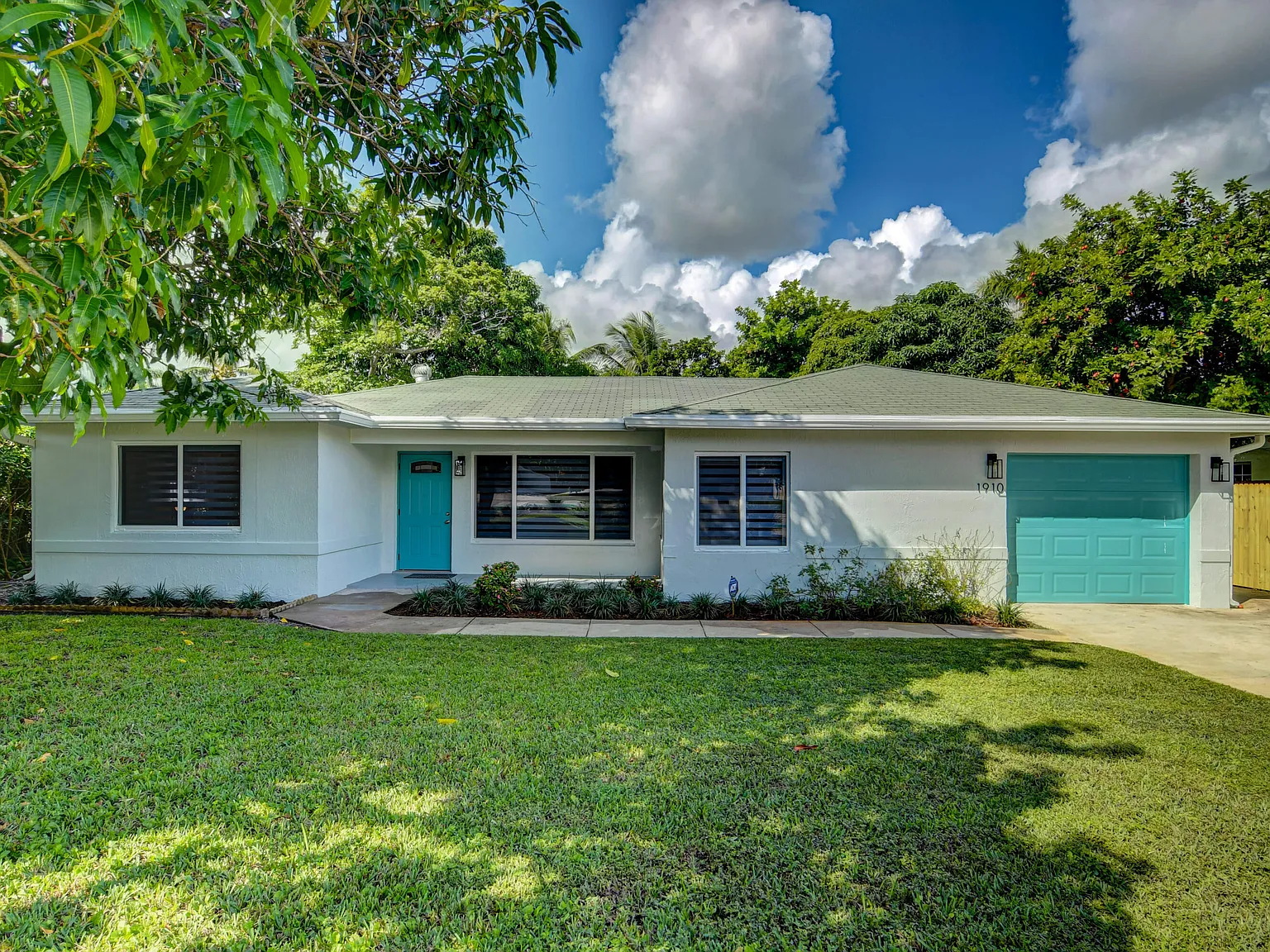 3 bed, 2.0 bath, 1673 sqft, $5,000 — Photo 2