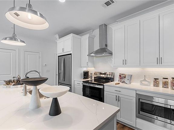 4th image of 501 Belvedere Dr #1
