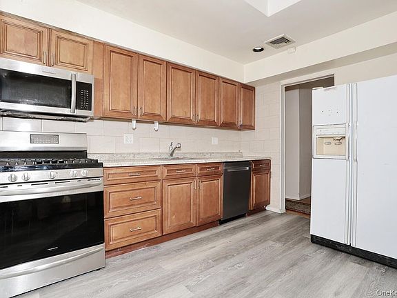 4th image of 30 Bridle Road