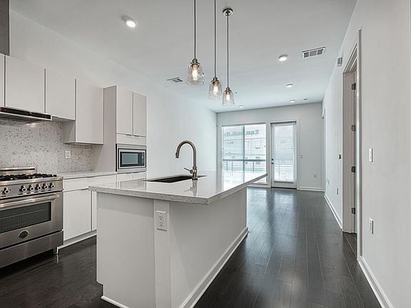 3rd image of 207 W Johanna St Unit 207