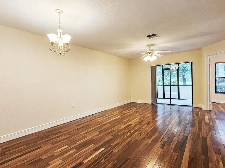 7813 Sugar Bend Dr — Photo 4