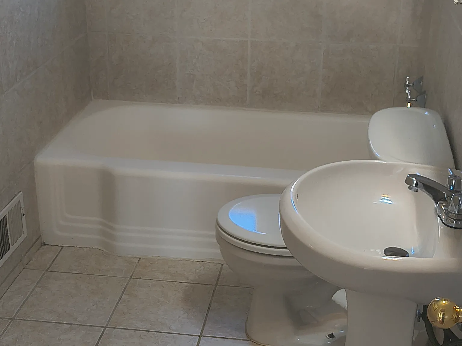 3 bed, 1032 sqft, $2,350 — Photo 3