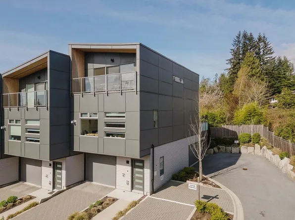 736 Gibsons Way #109, Gibsons, BC V0N 1V9