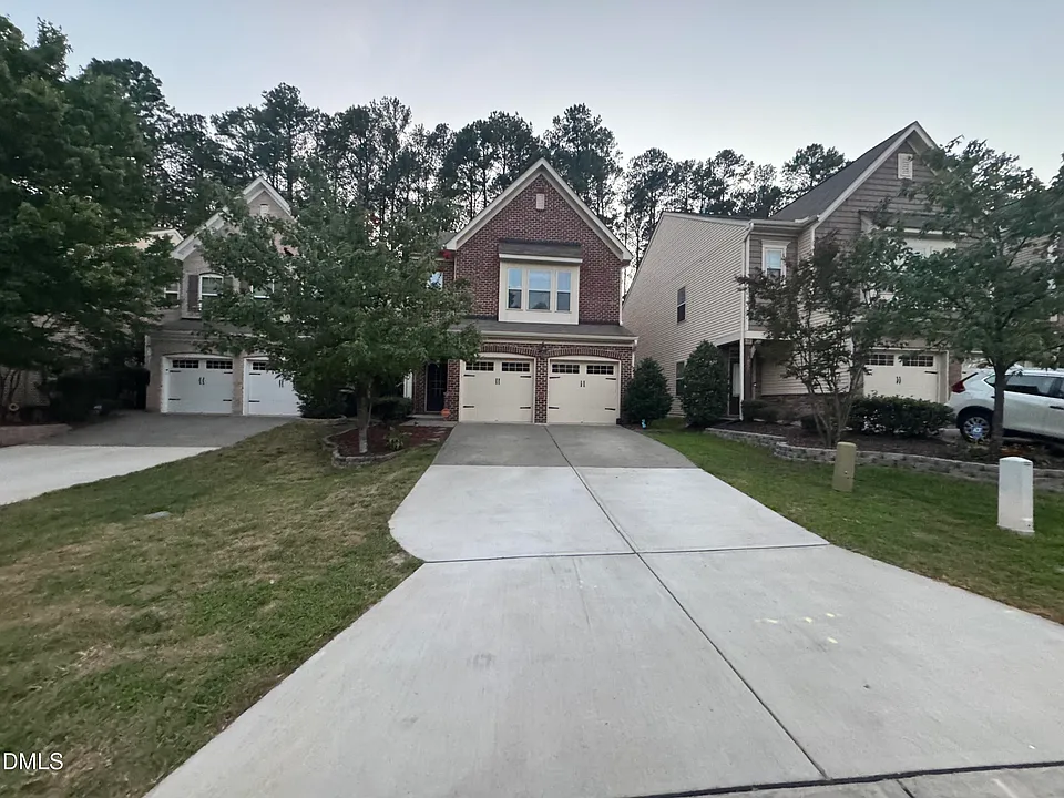 1052 Skies Ln