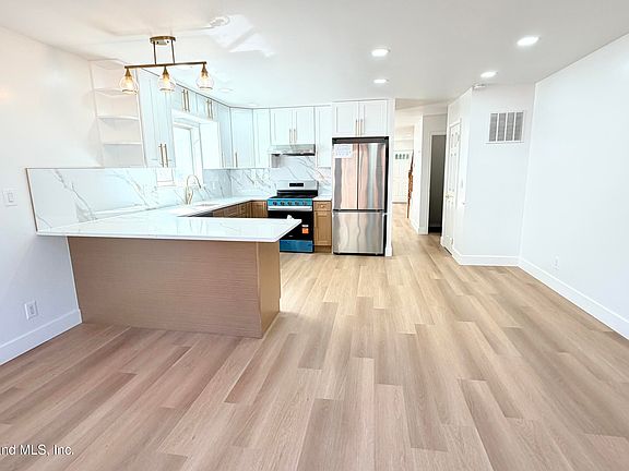 5th image of 473 Collfield Ave