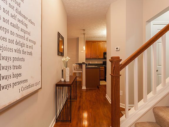 5th image of 121 Stonegate Cir