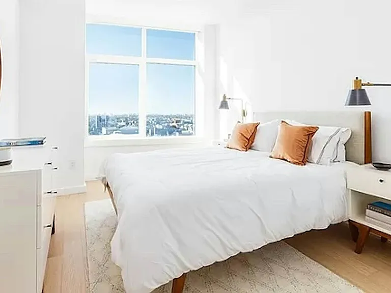 28 Spencer Pl #4D — Photo 2