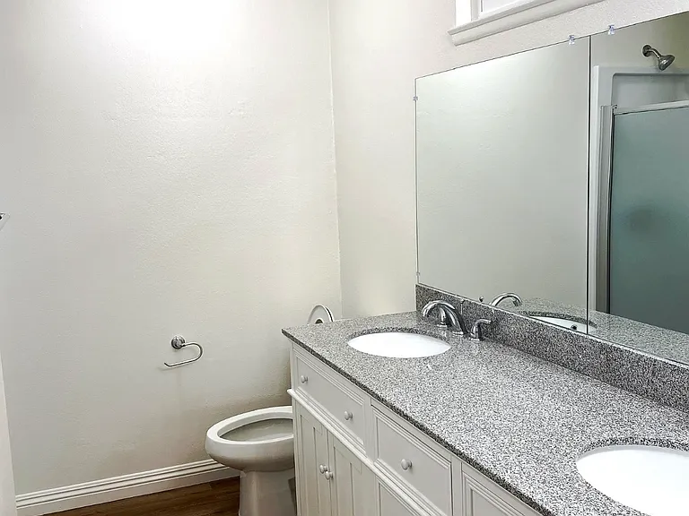 1760 N Rutherford St — Photo 4