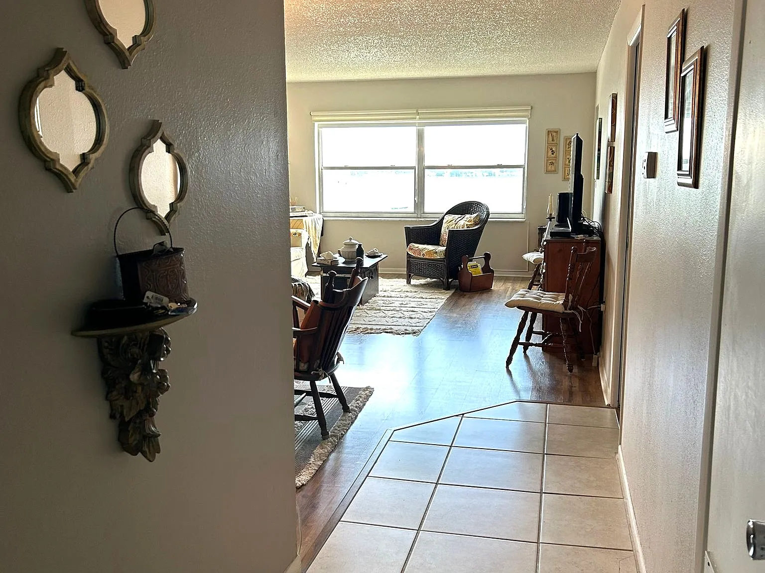 1 bed, 1.5 bath, 800 sqft, $2,200 — Photo 2