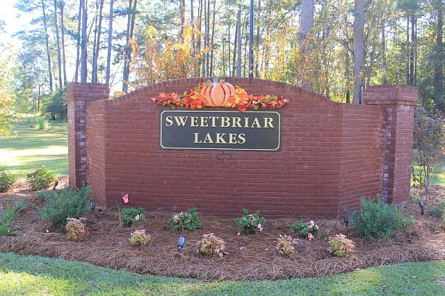 2nd image of 140 Sweetwater Dr