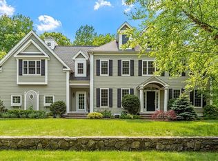 1-1A Laura Ln, Westwood, MA 02090