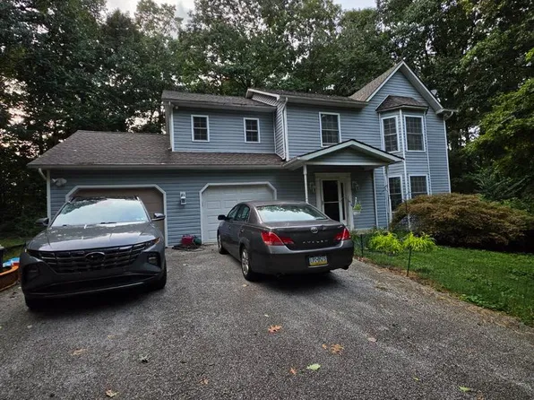 14300 Curvin Dr, Stewartstown, PA 17363