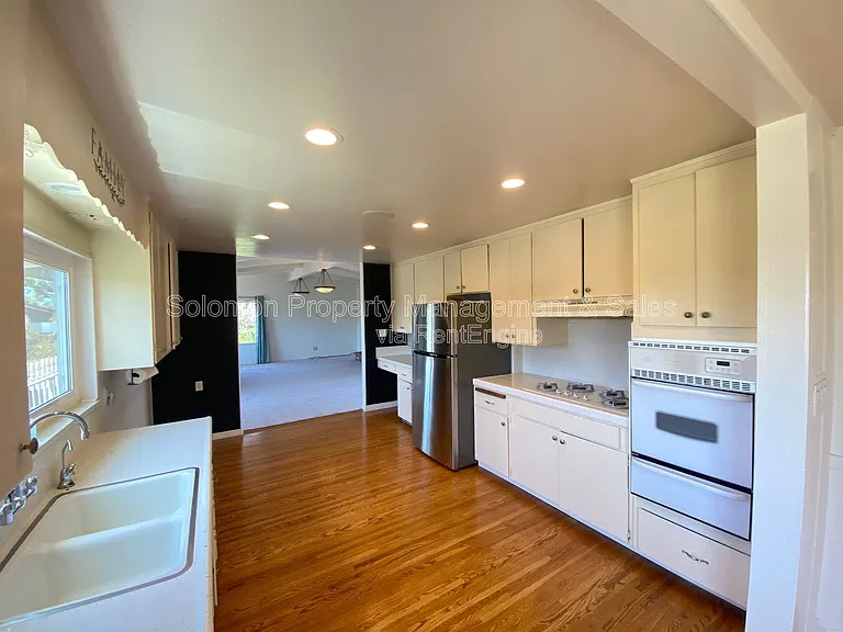 339 Crouch St — Photo 5