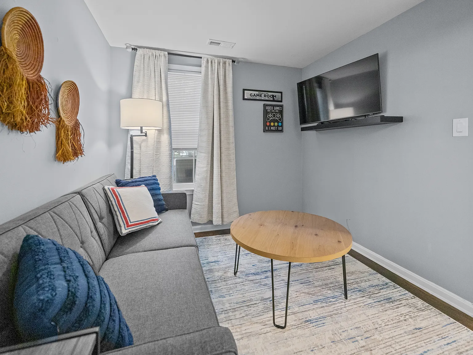 3 bed, 1115 sqft, $3,900 — Photo 2