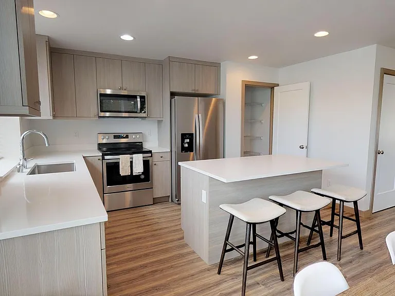3308 Claremont Ave S — Photo 15