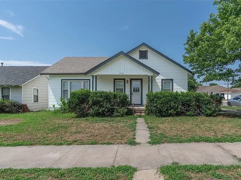 1100 W Wade St — Photo 1