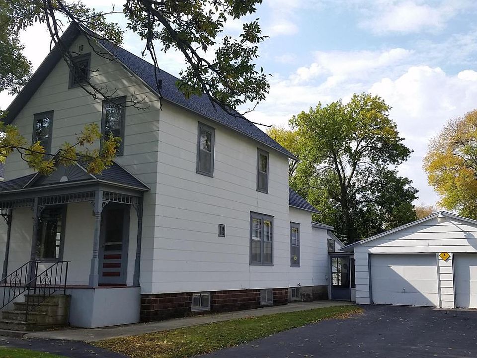 1st image of 304 1st Ave SE