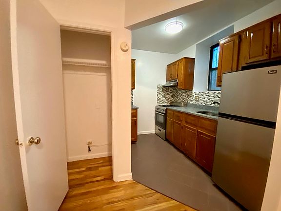 2nd image of 119 15th St APT 1A