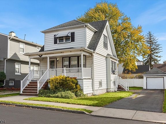 2nd image of 40 Ling St