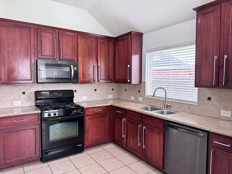 7502 Quiet Trace Ln — Photo 10