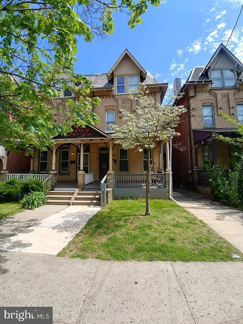 2 bed, 1.0 bath, 700 sqft, $1,850 — Photo 1