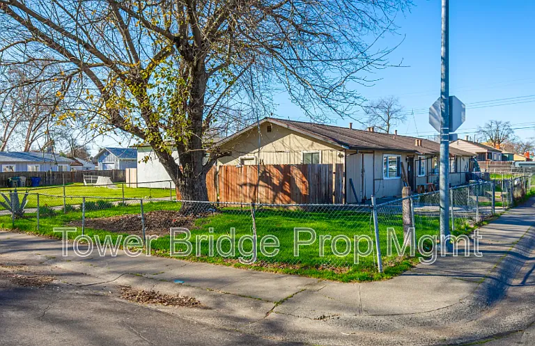 1718 Grand Ave — Photo 1
