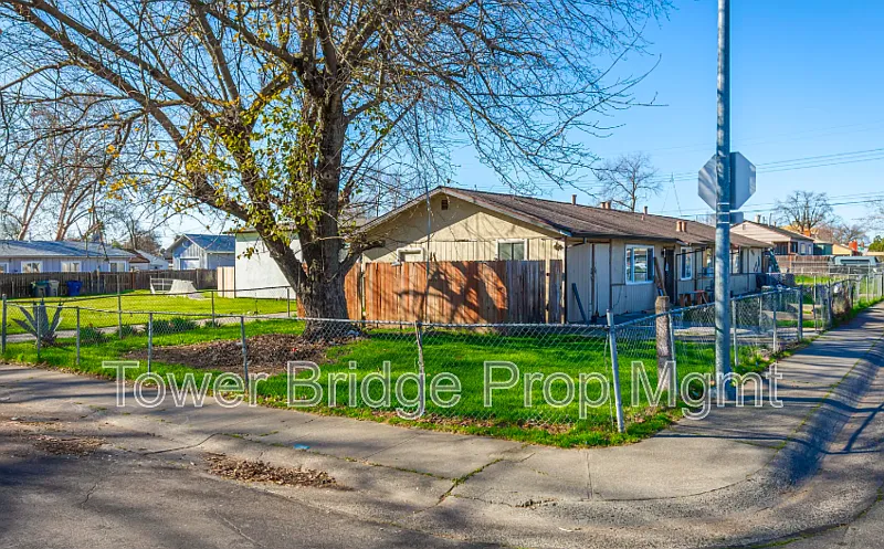 1718 Grand Ave