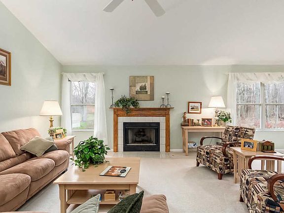 5th image of 444 Oak Meadow Dr