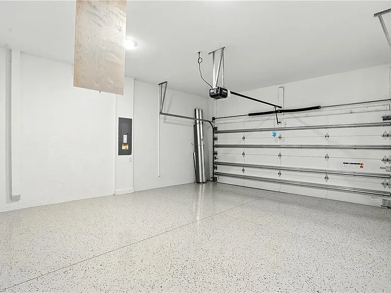 18301 Terracina Dr — Photo 33