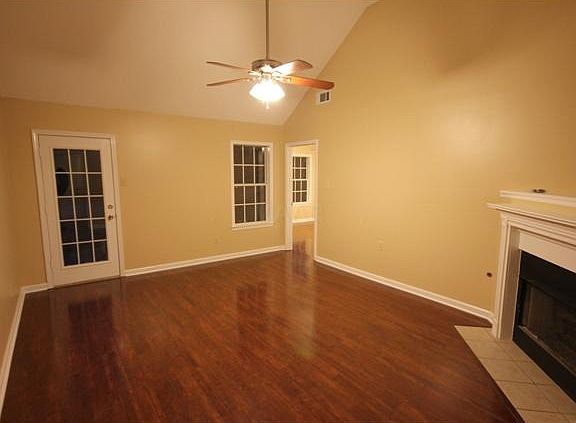 3rd image of 224 Laxton Ln