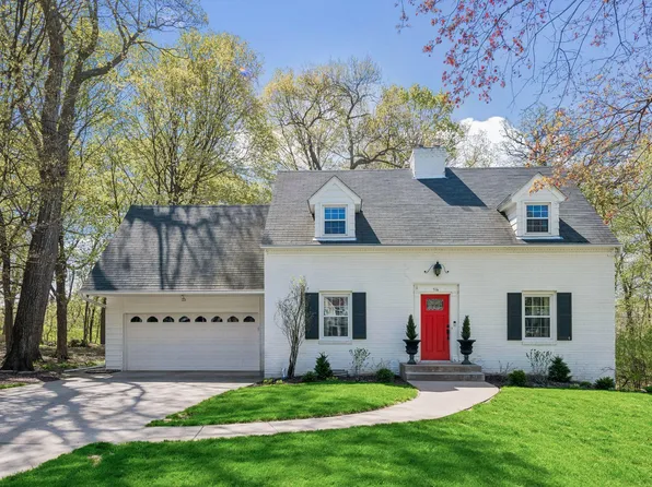 516 Shadyway Rd, Wayzata, MN 55391