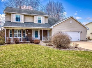 101 Brookview Pl, Combined Locks, WI 54113