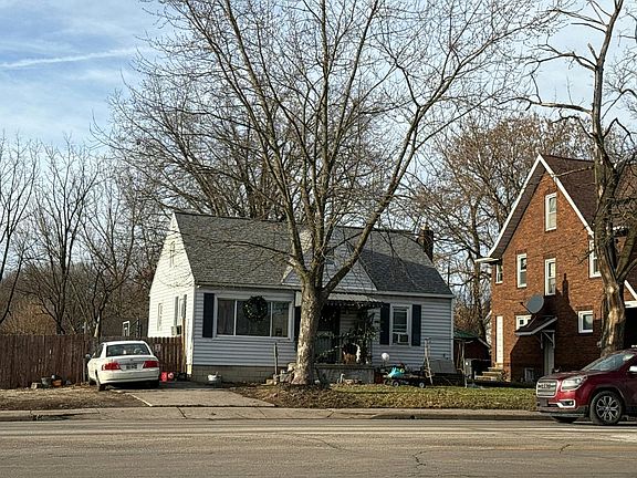 3rd image of 1199 Elm Rd NE