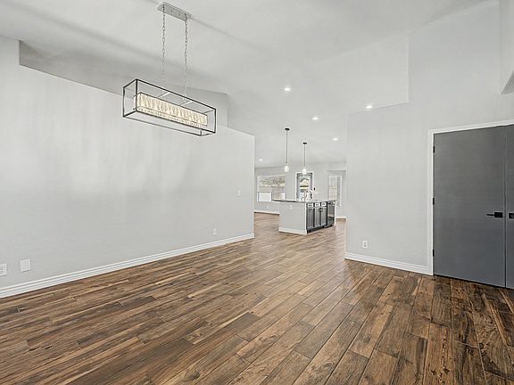 4th image of 2866 E Toledo Ct