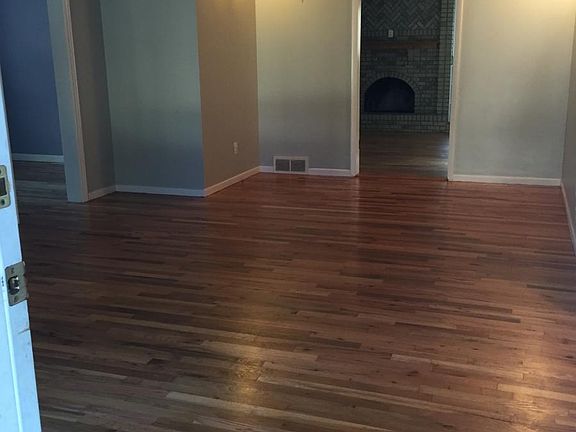spacious liviing room