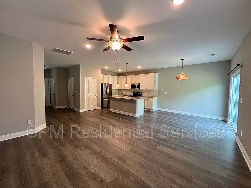 3 bed, 2.5 bath, 1525 sqft, $1,995 — Photo 3