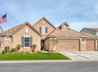 1743 N Broadbent Ln, Clovis, CA