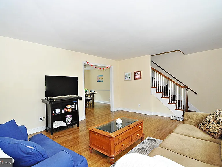 2124 N Troy St — Photo 3