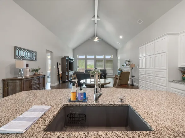 1921 Middleton Dr, Mansfield, TX 76063