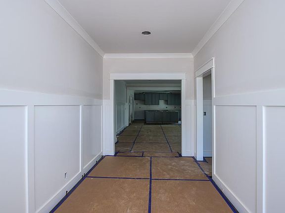 3rd image of 1332 Charleston Blvd