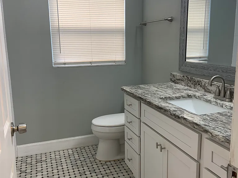2424 W Cass St — Photo 9