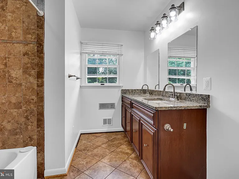 13019 Canova Dr — Photo 7