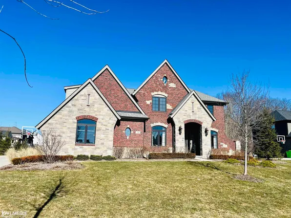 756 Lindenhill Ln, Oakland, MI 48363