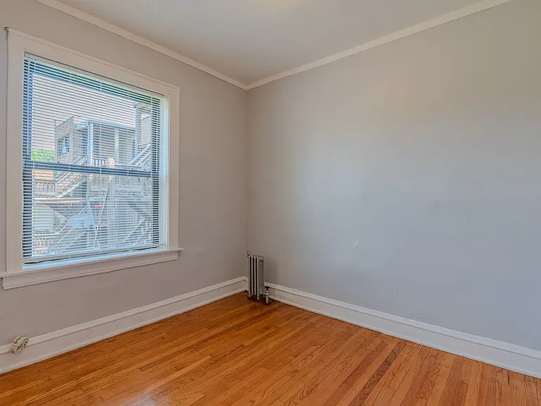 718 E 73rd St — Photo 5