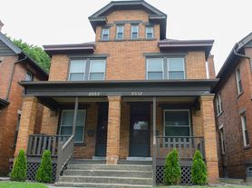 Summit St 2355-2357 MLR