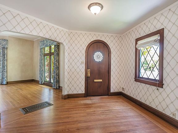 3rd image of 1690 Castilleja Ave